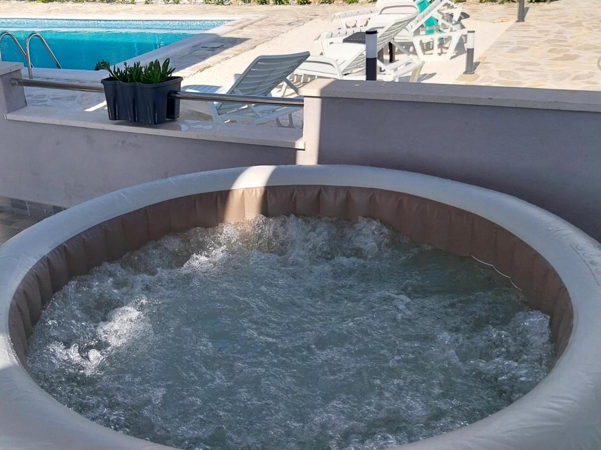 Holiday House M&A&K With Swimming Pool Kastel Stafilic Ngoại thất bức ảnh