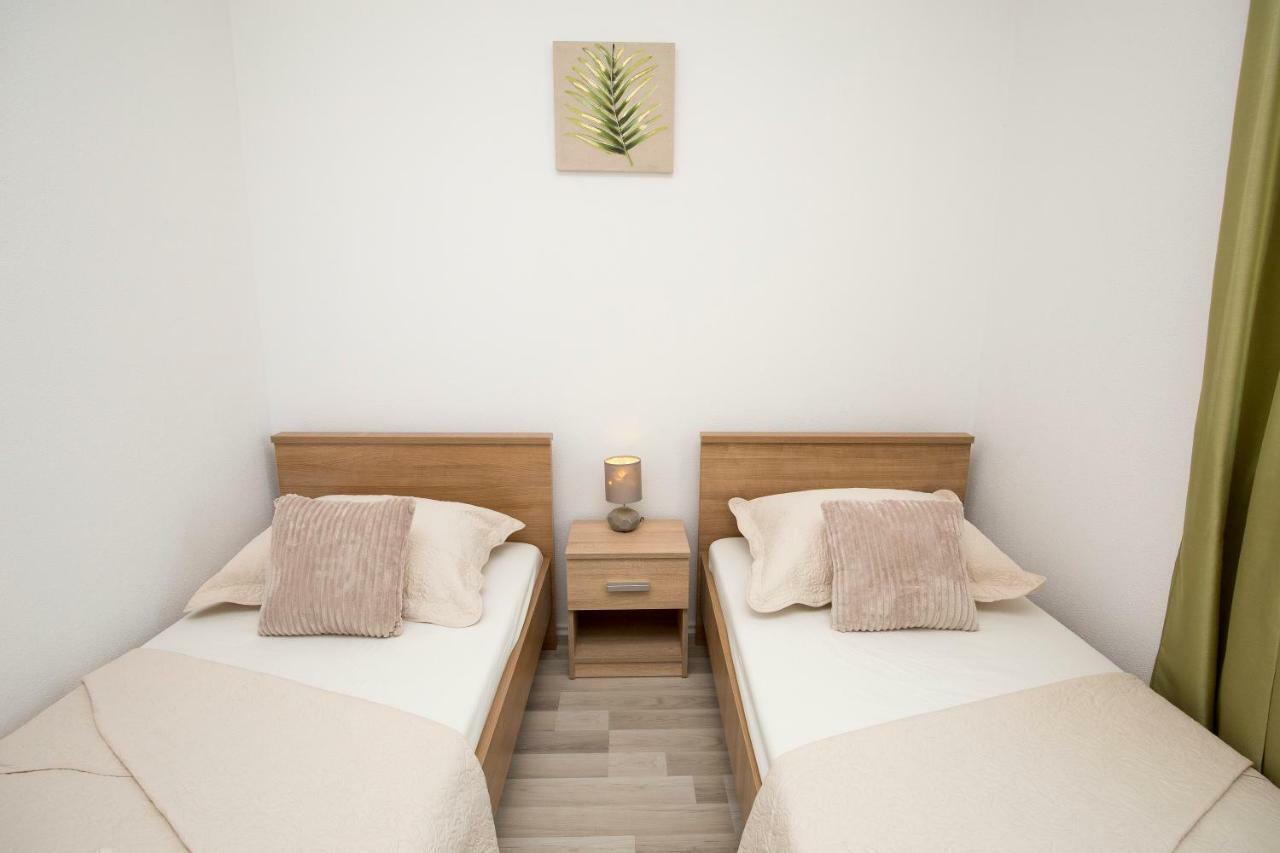 Holiday House M&A&K With Swimming Pool Kastel Stafilic Ngoại thất bức ảnh